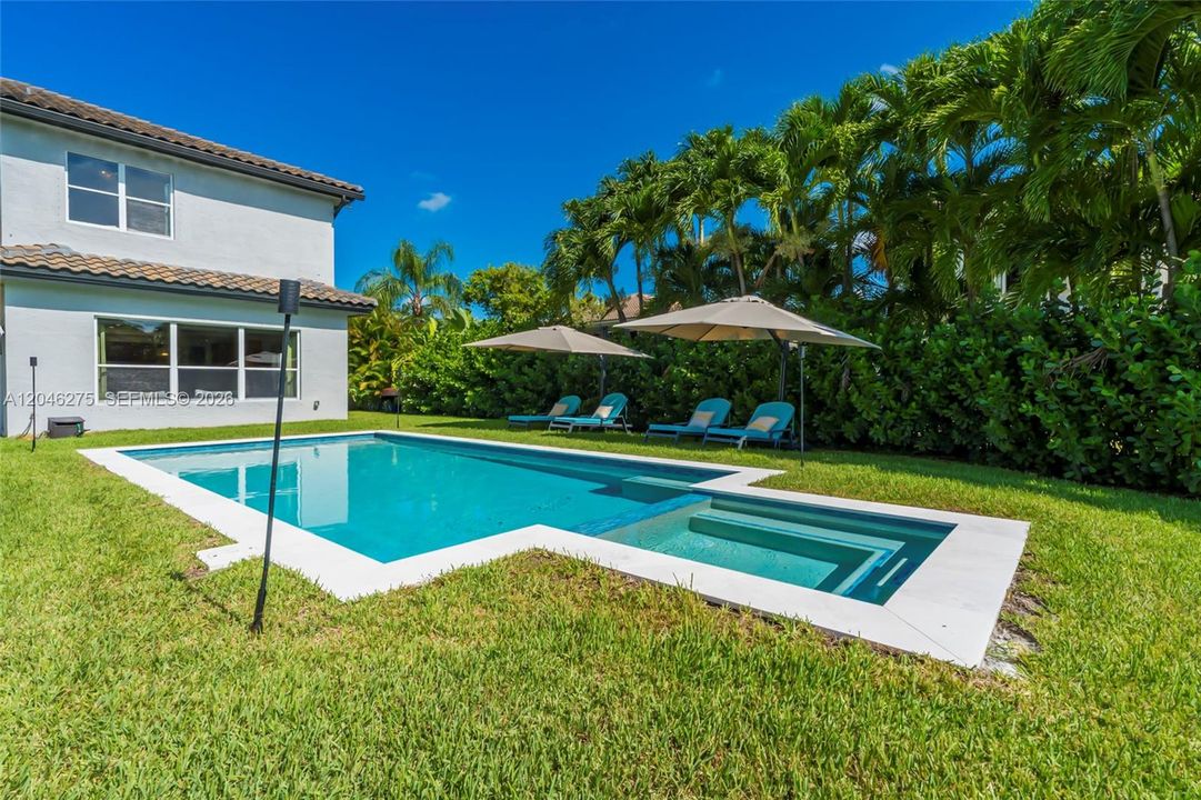 En Venta: $1,895,000 (5 camas, 4 baños, 4264 Pies cuadrados)