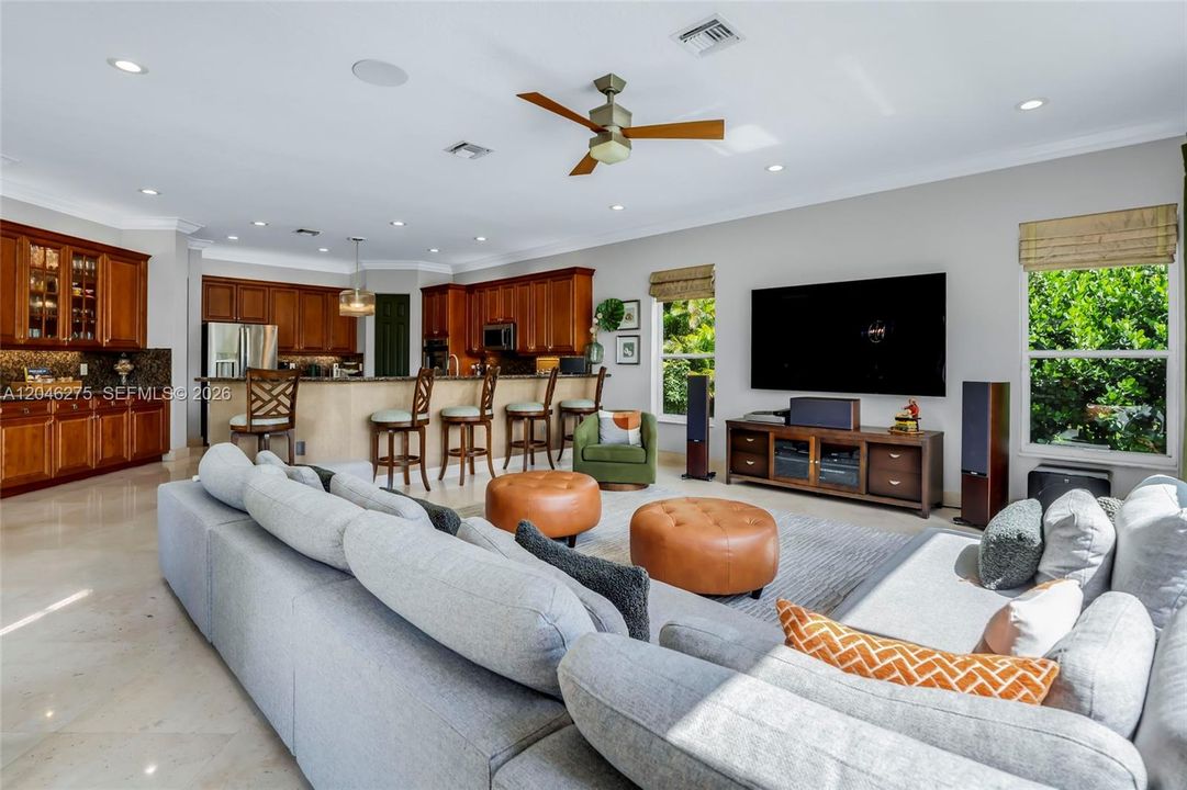 En Venta: $1,895,000 (5 camas, 4 baños, 4264 Pies cuadrados)