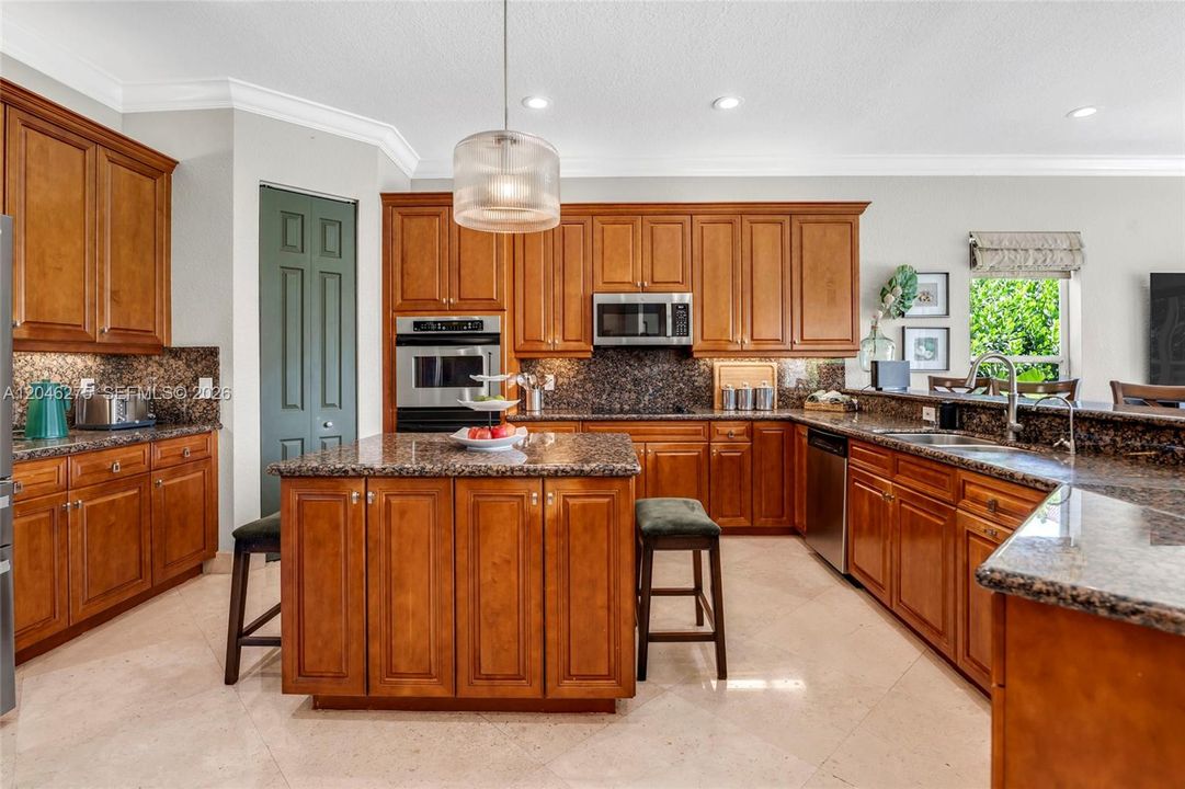 En Venta: $1,895,000 (5 camas, 4 baños, 4264 Pies cuadrados)