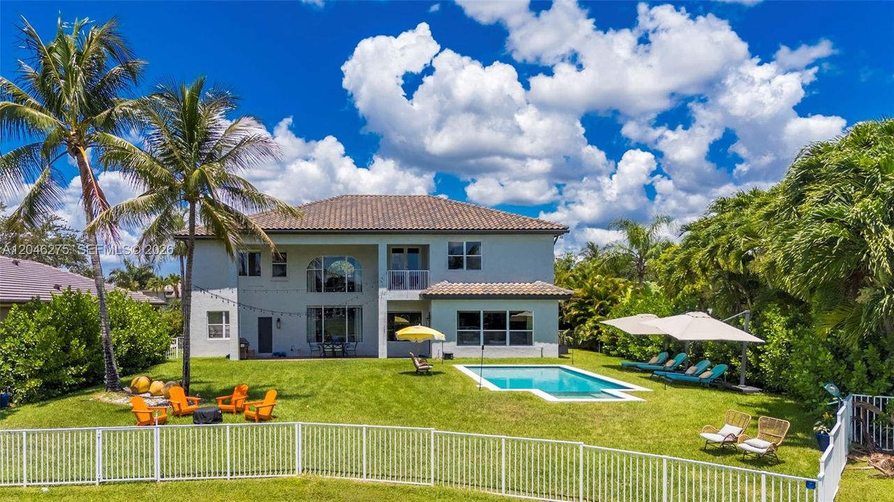 En Venta: $1,895,000 (5 camas, 4 baños, 4264 Pies cuadrados)