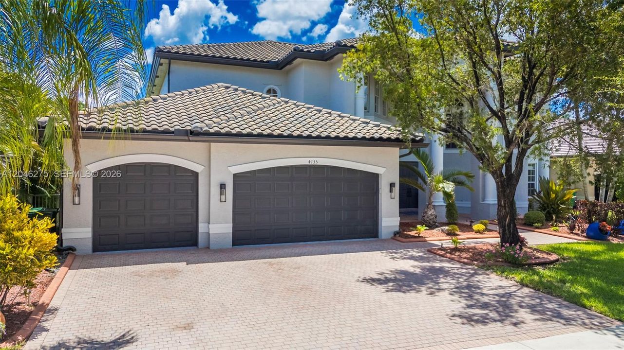 En Venta: $1,895,000 (5 camas, 4 baños, 4264 Pies cuadrados)