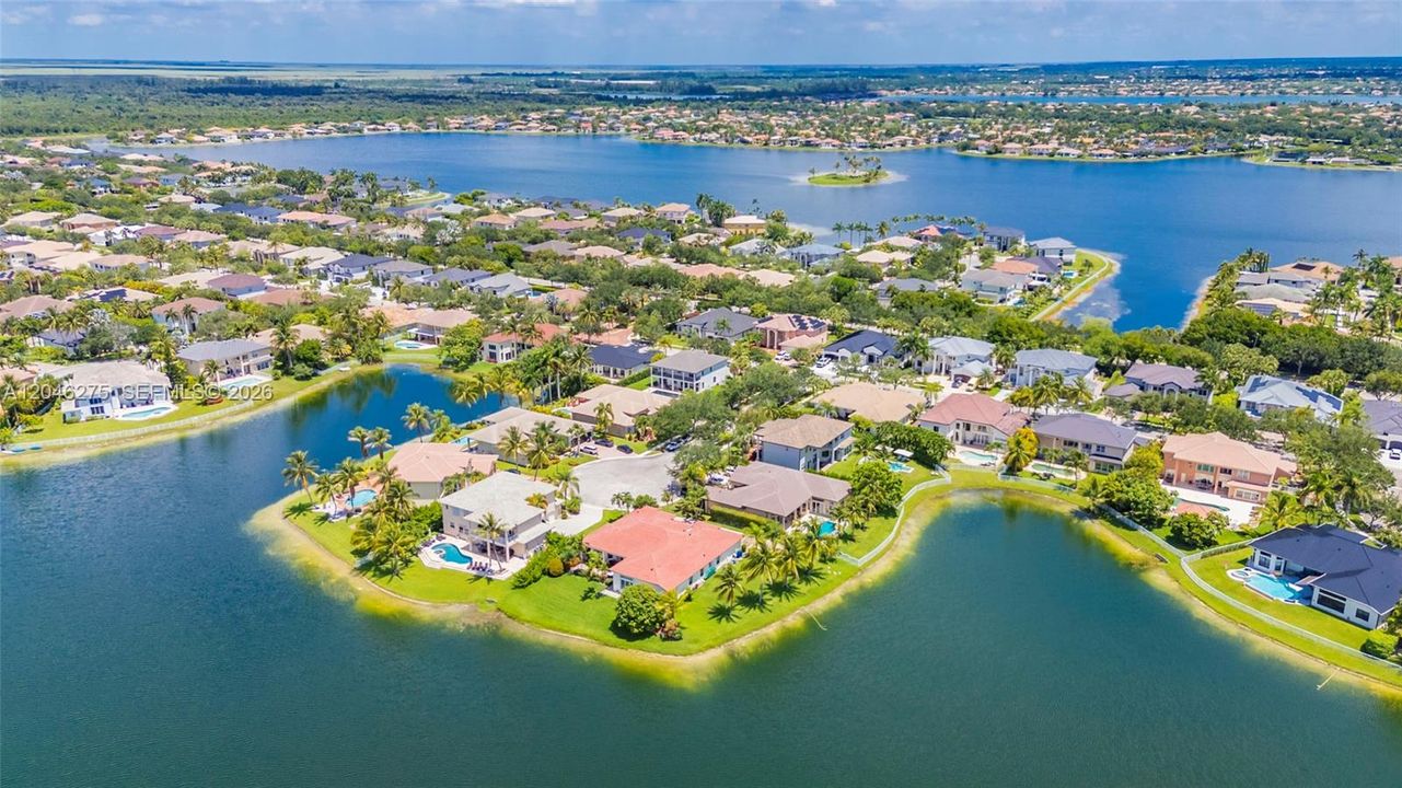 En Venta: $1,895,000 (5 camas, 4 baños, 4264 Pies cuadrados)