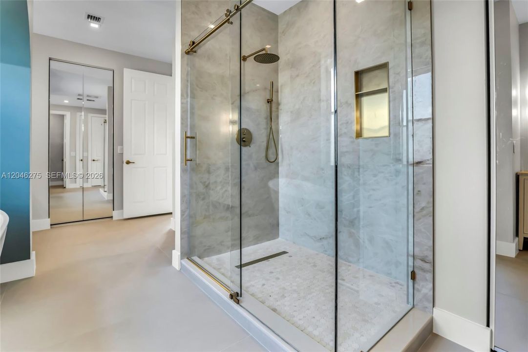 En Venta: $1,895,000 (5 camas, 4 baños, 4264 Pies cuadrados)