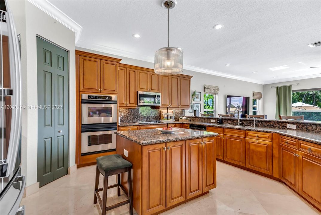 En Venta: $1,895,000 (5 camas, 4 baños, 4264 Pies cuadrados)