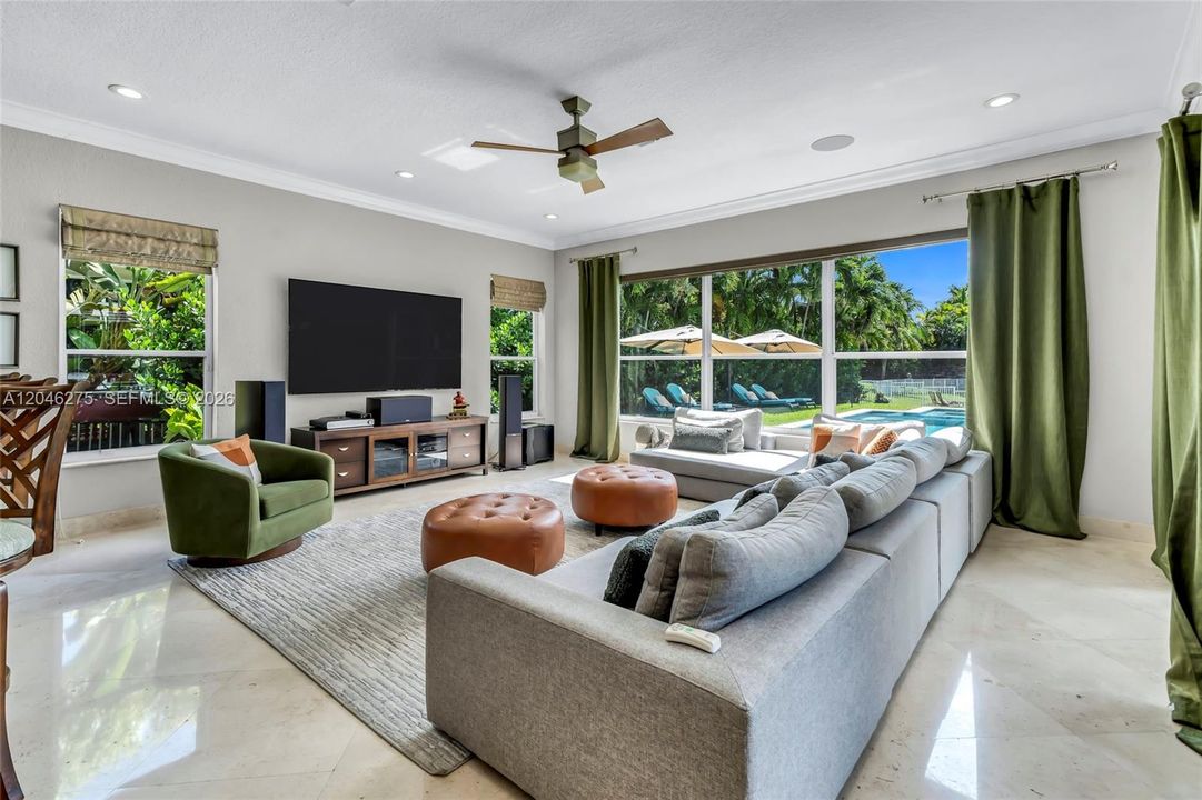 En Venta: $1,895,000 (5 camas, 4 baños, 4264 Pies cuadrados)