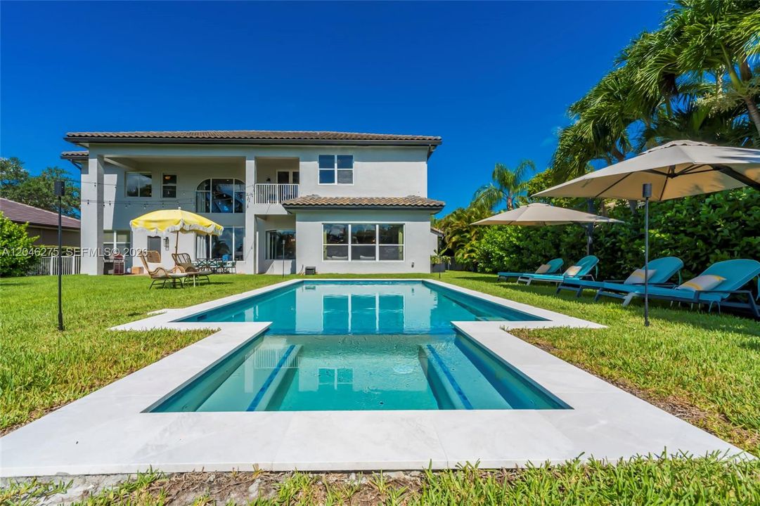 En Venta: $1,895,000 (5 camas, 4 baños, 4264 Pies cuadrados)