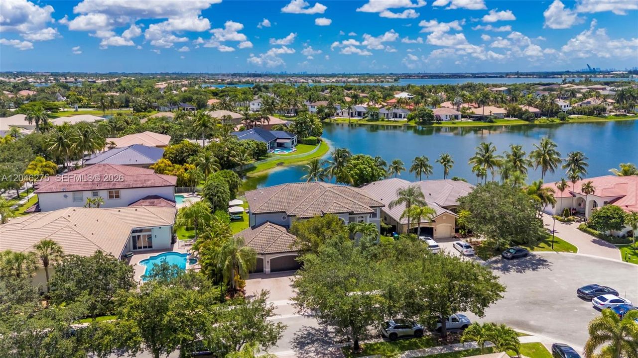 En Venta: $1,895,000 (5 camas, 4 baños, 4264 Pies cuadrados)