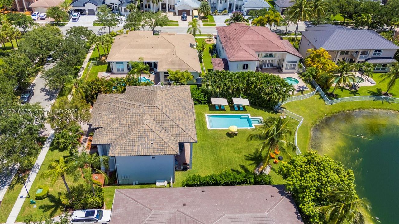 En Venta: $1,895,000 (5 camas, 4 baños, 4264 Pies cuadrados)