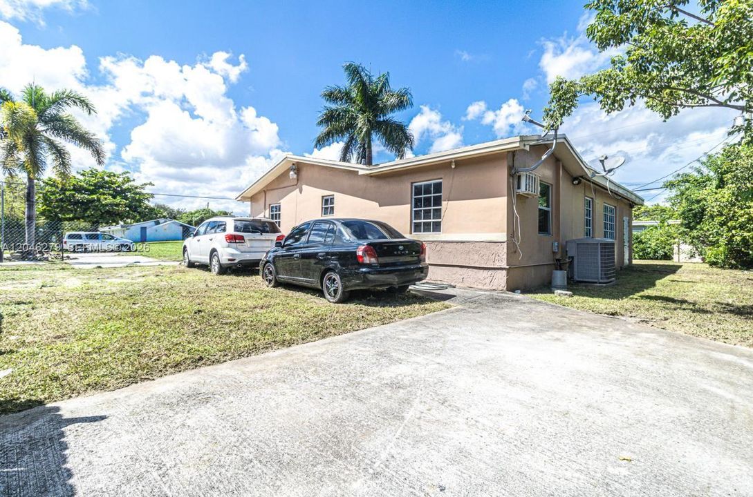 En Venta: $580,000 (0 camas, 0 baños, 1904 Pies cuadrados)