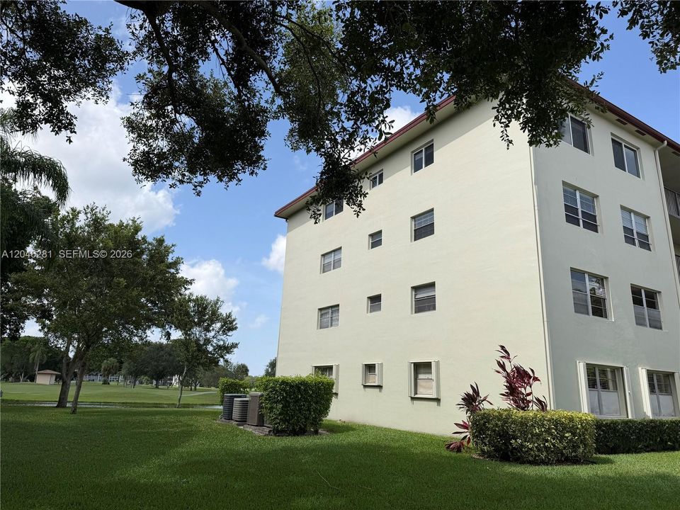 For Sale: $270,000 (2 beds, 2 baths, 1166 Square Feet)