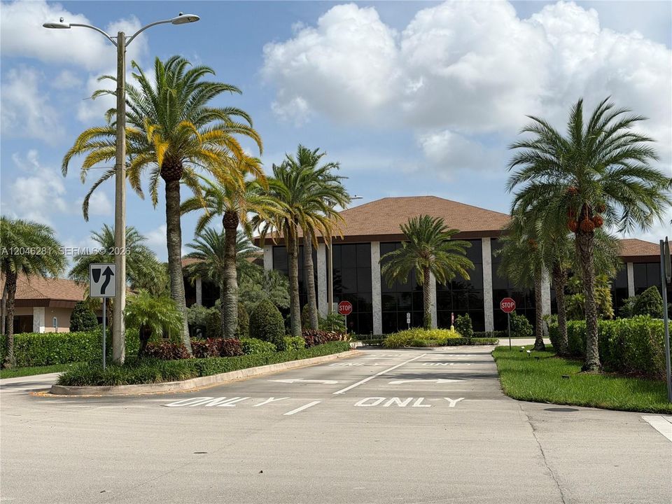 For Sale: $270,000 (2 beds, 2 baths, 1166 Square Feet)