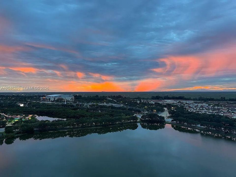 На продажу: $550,000 (3 спален, 3 ванн, 1165 Квадратных фут)