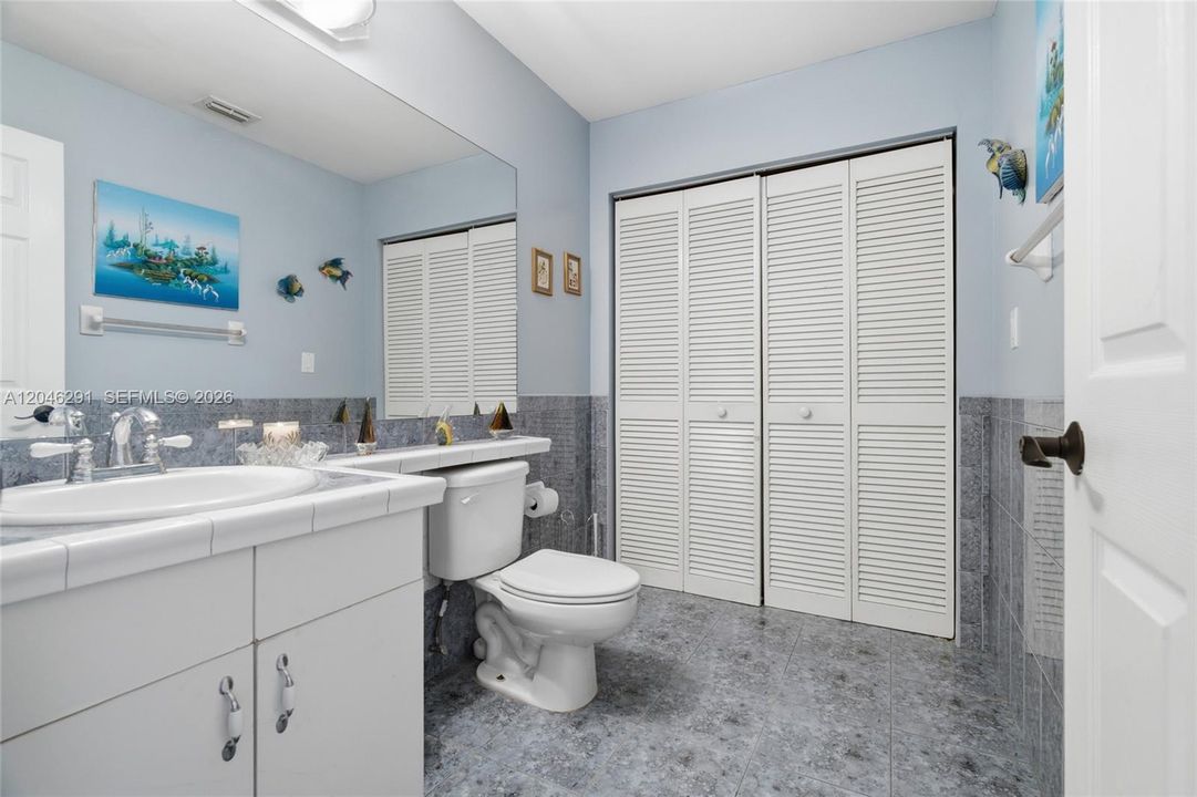 1/2 bath