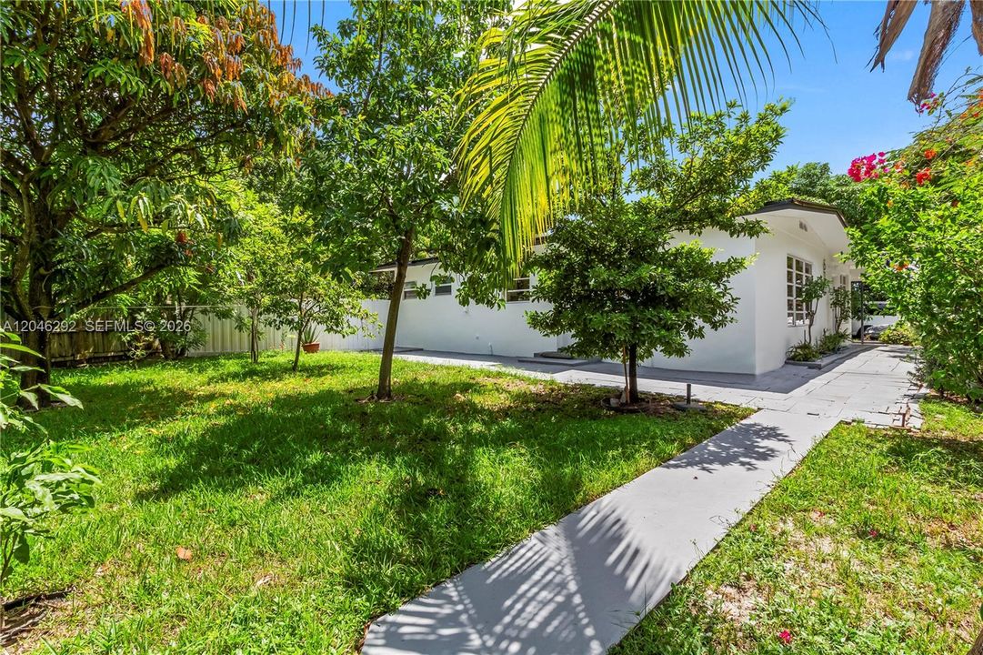 For Rent: $3,300 (3 beds, 3 baths, 1200 Square Feet)