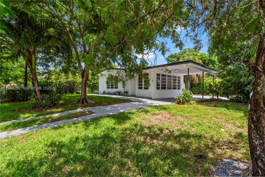 For Rent: $3,300 (3 beds, 3 baths, 1200 Square Feet)