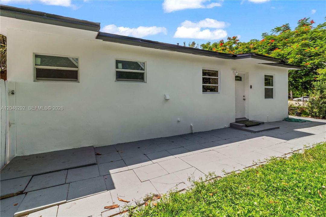 For Rent: $3,300 (3 beds, 3 baths, 1200 Square Feet)