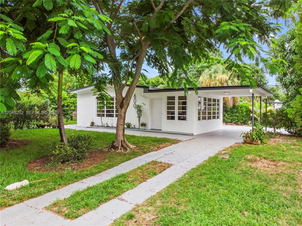 For Rent: $3,300 (3 beds, 3 baths, 1200 Square Feet)