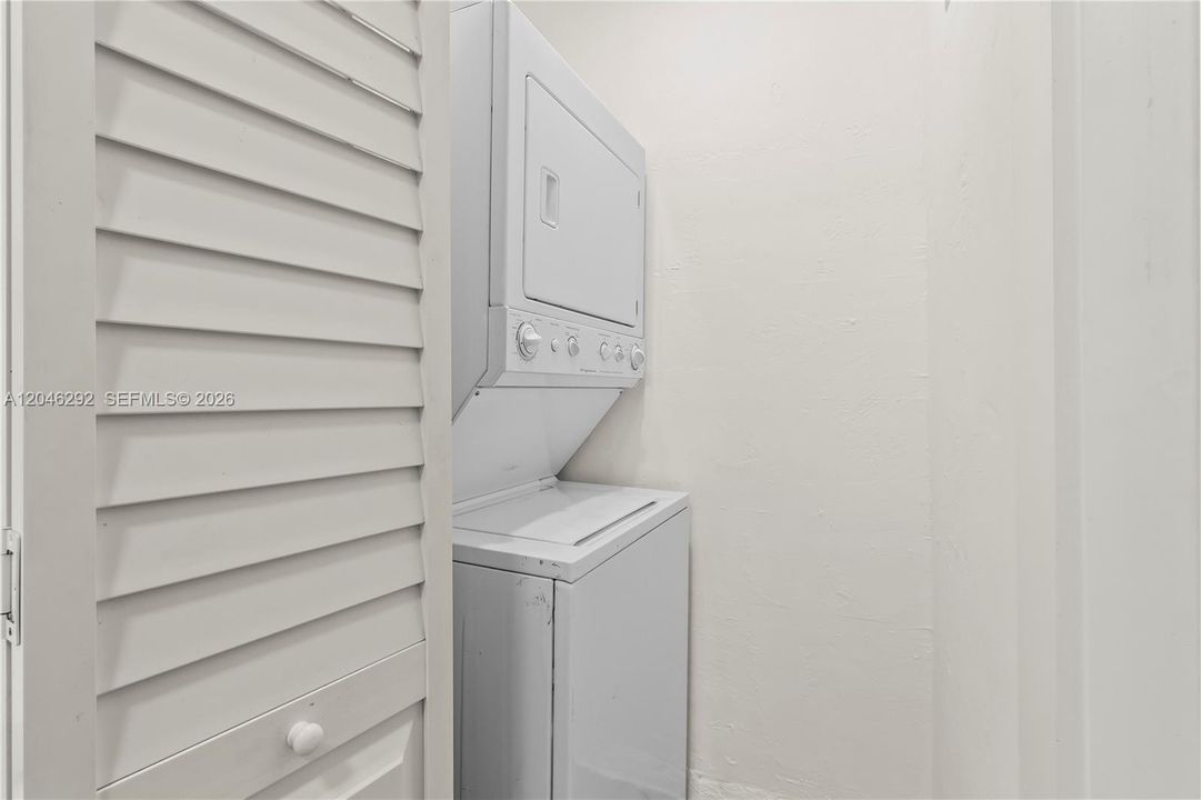 For Rent: $3,300 (3 beds, 3 baths, 1200 Square Feet)