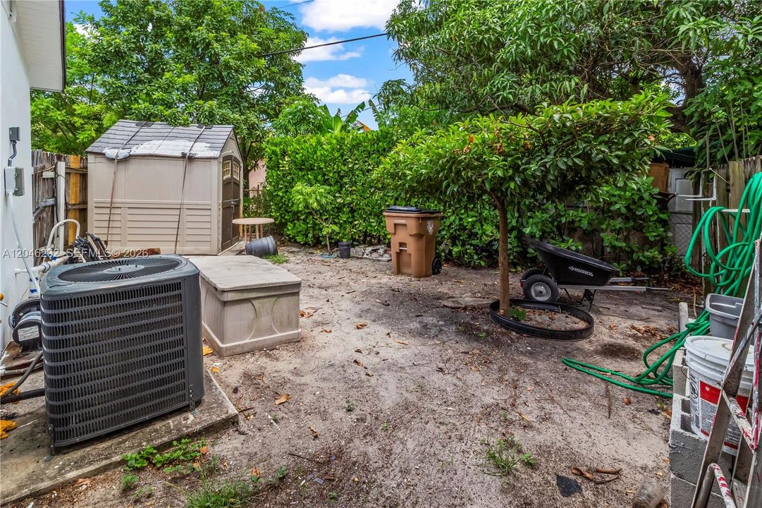 For Rent: $3,300 (3 beds, 3 baths, 1200 Square Feet)