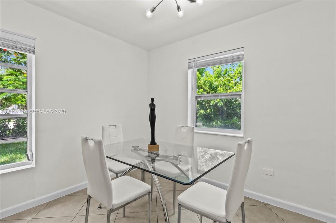 For Rent: $3,300 (3 beds, 3 baths, 1200 Square Feet)