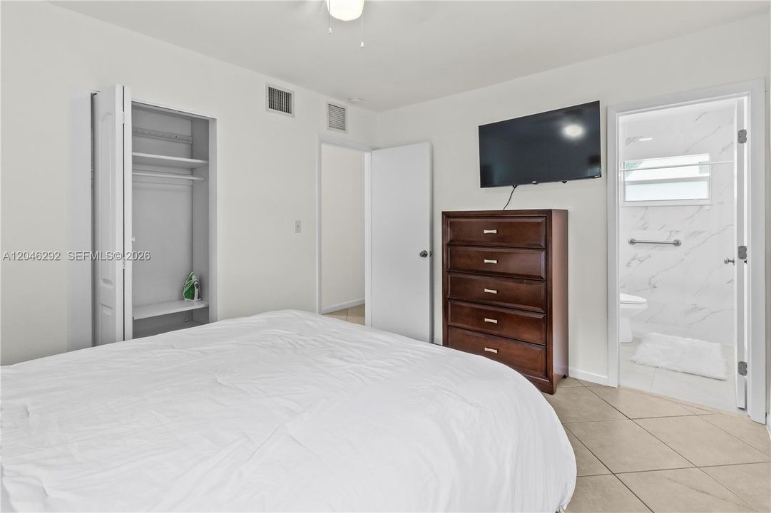 For Rent: $3,300 (3 beds, 3 baths, 1200 Square Feet)