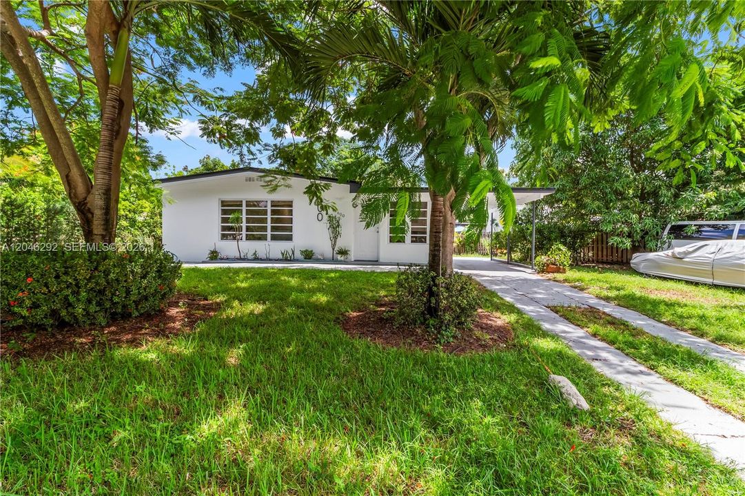 For Rent: $3,300 (3 beds, 3 baths, 1200 Square Feet)