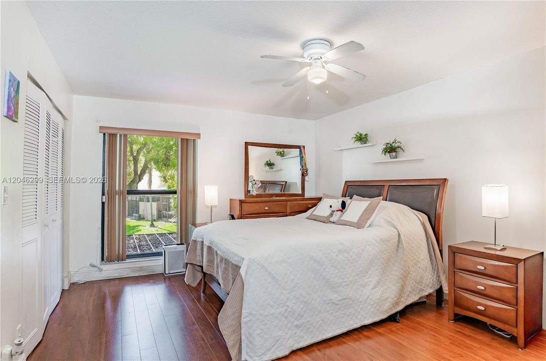For Sale: $295,000 (2 beds, 2 baths, 1214 Square Feet)