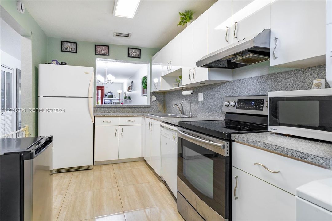 For Sale: $295,000 (2 beds, 2 baths, 1214 Square Feet)
