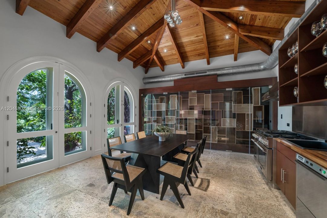 En Renta: $65,000 (6 camas, 6 baños, 9209 Pies cuadrados)