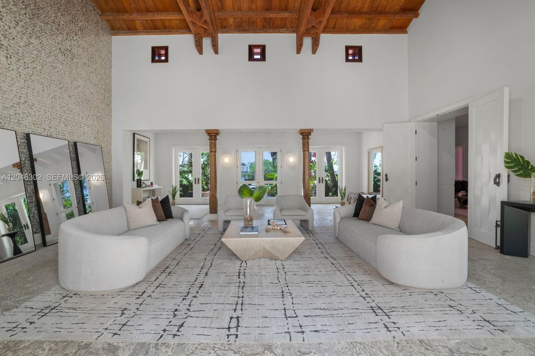 En Renta: $65,000 (6 camas, 6 baños, 9209 Pies cuadrados)