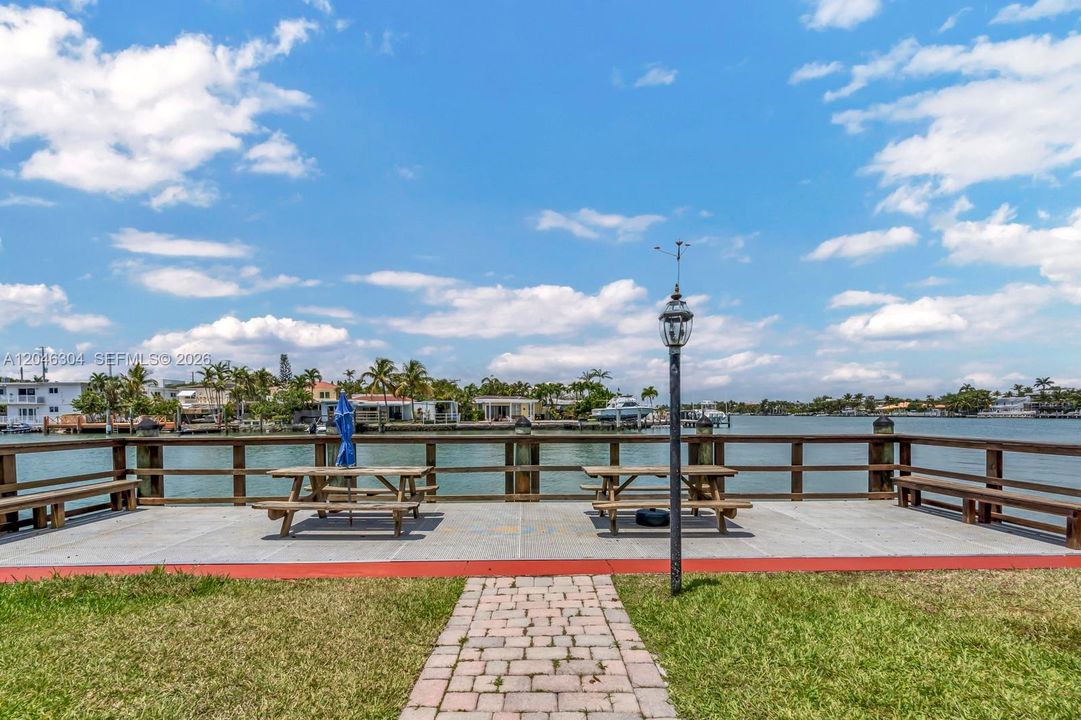 For Sale: $280,000 (1 beds, 1 baths, 620 Square Feet)