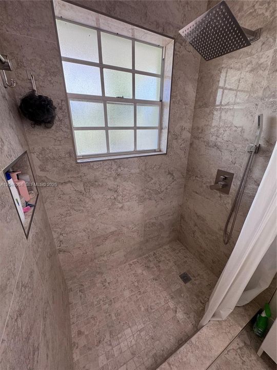 For Sale: $280,000 (1 beds, 1 baths, 620 Square Feet)