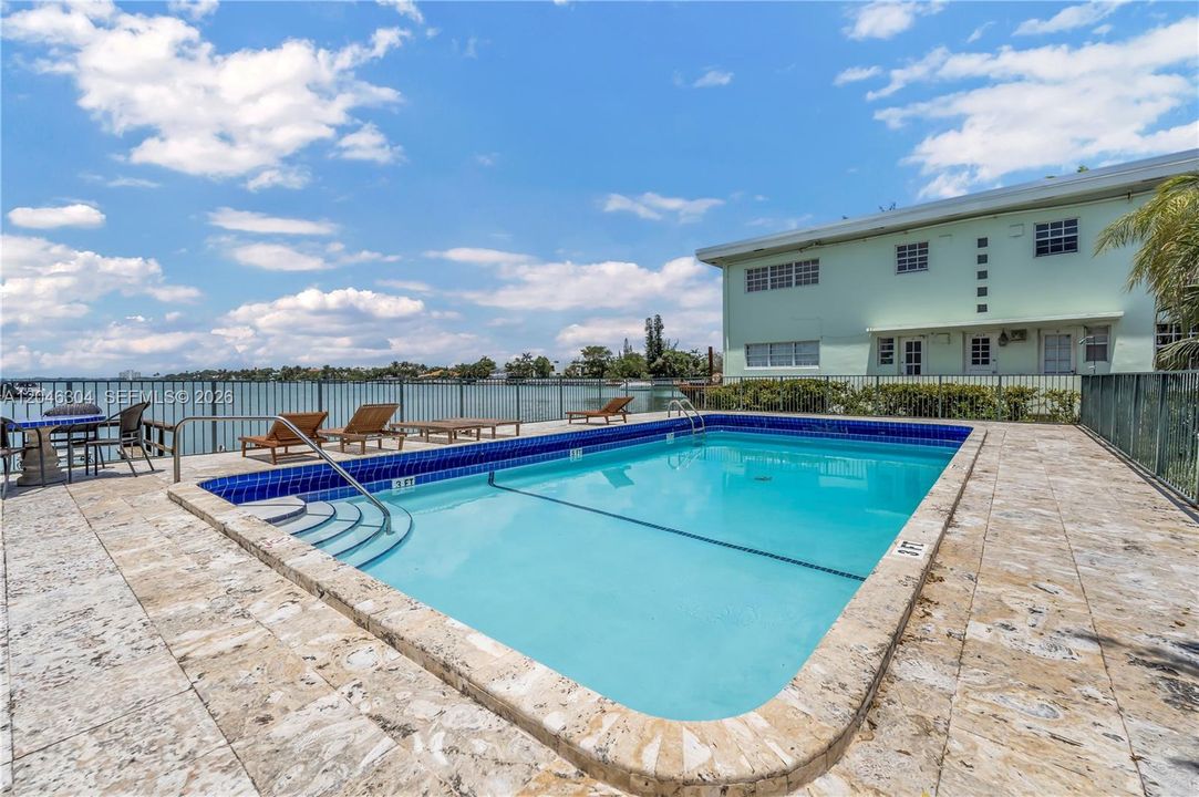 For Sale: $280,000 (1 beds, 1 baths, 620 Square Feet)