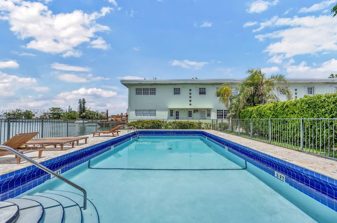 For Sale: $280,000 (1 beds, 1 baths, 620 Square Feet)