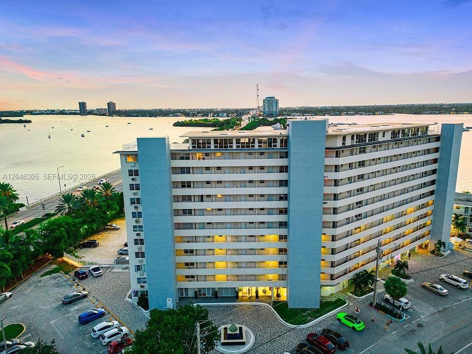 На продажу: $190,000 (0 спален, 1 ванн, 449 Квадратных фут)