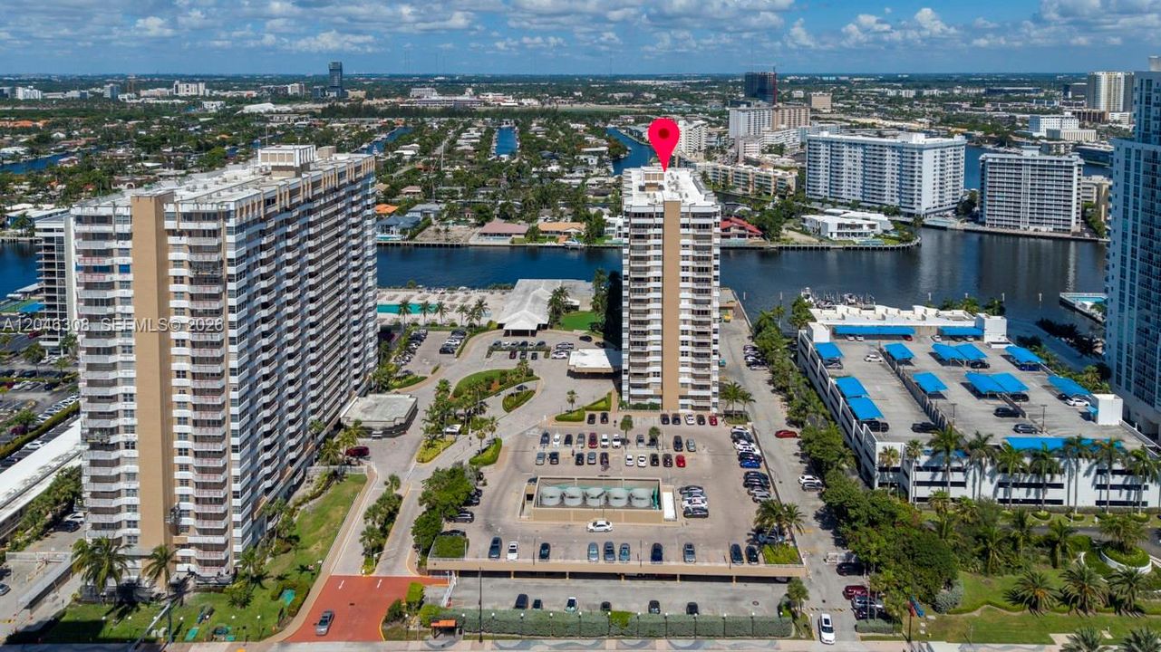 For Sale: $340,000 (1 beds, 1 baths, 798 Square Feet)