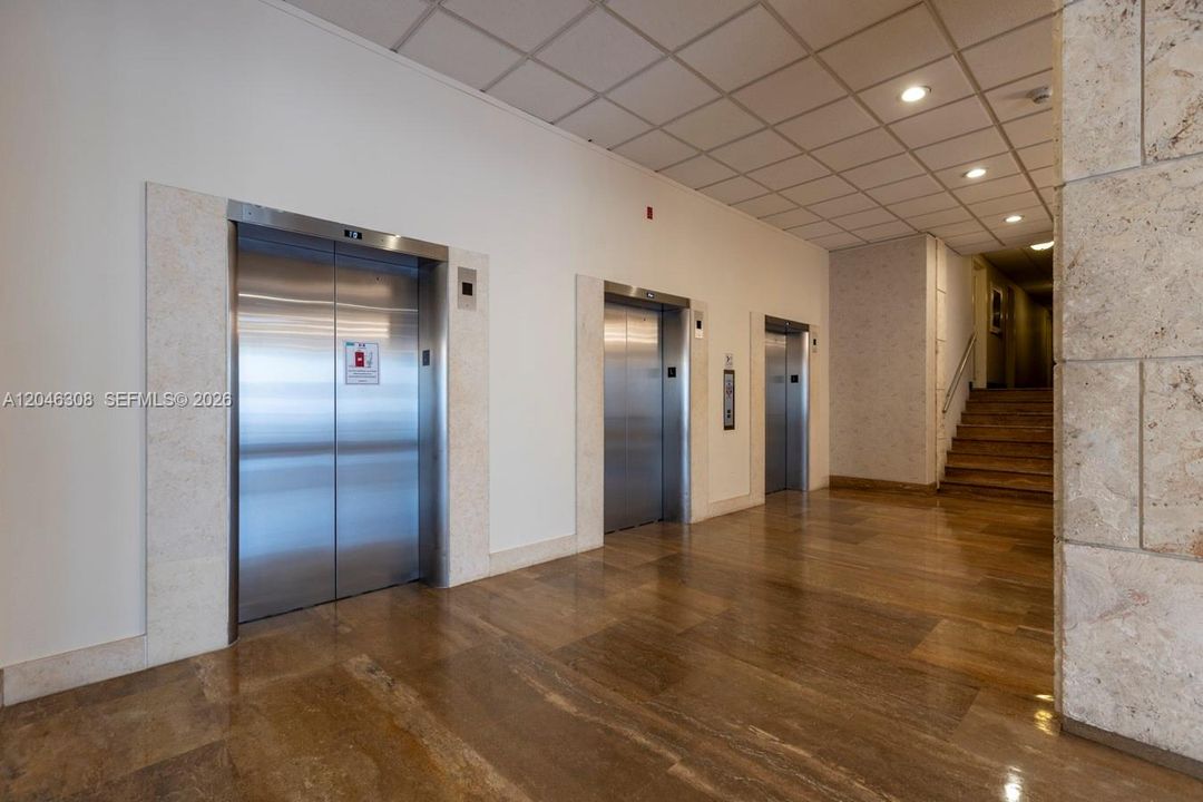 For Sale: $340,000 (1 beds, 1 baths, 798 Square Feet)