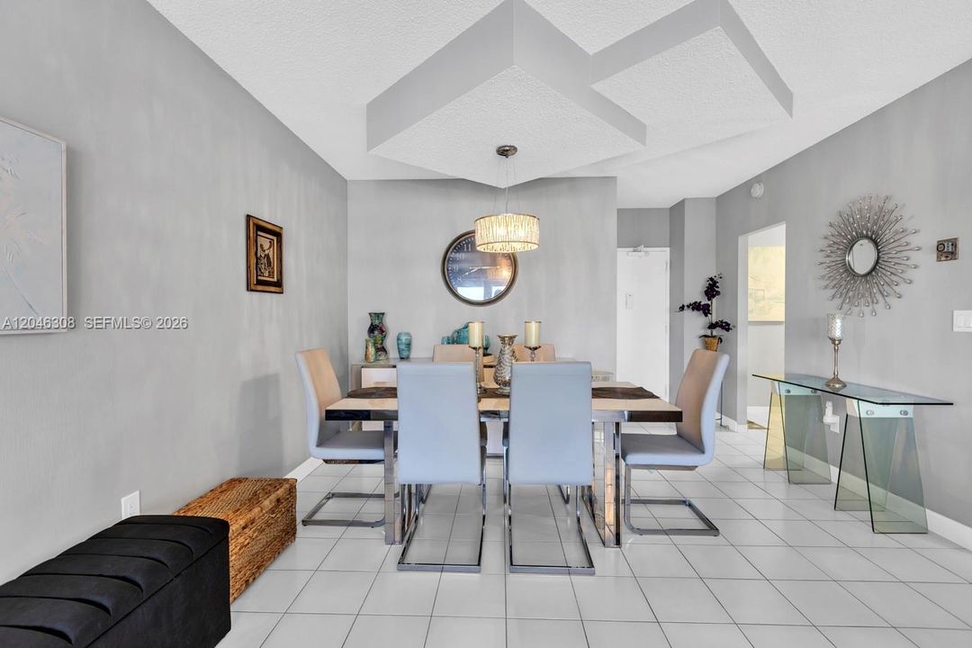 For Sale: $340,000 (1 beds, 1 baths, 798 Square Feet)
