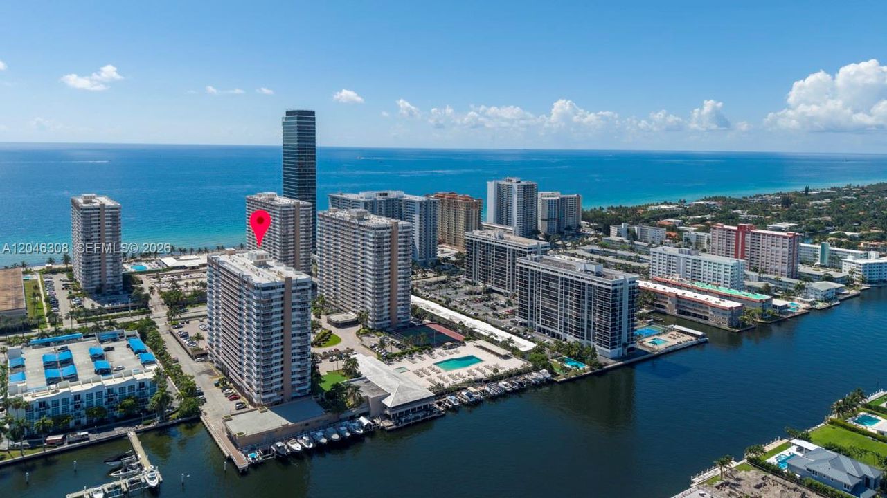 For Sale: $340,000 (1 beds, 1 baths, 798 Square Feet)