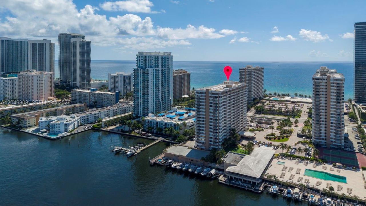 For Sale: $340,000 (1 beds, 1 baths, 798 Square Feet)