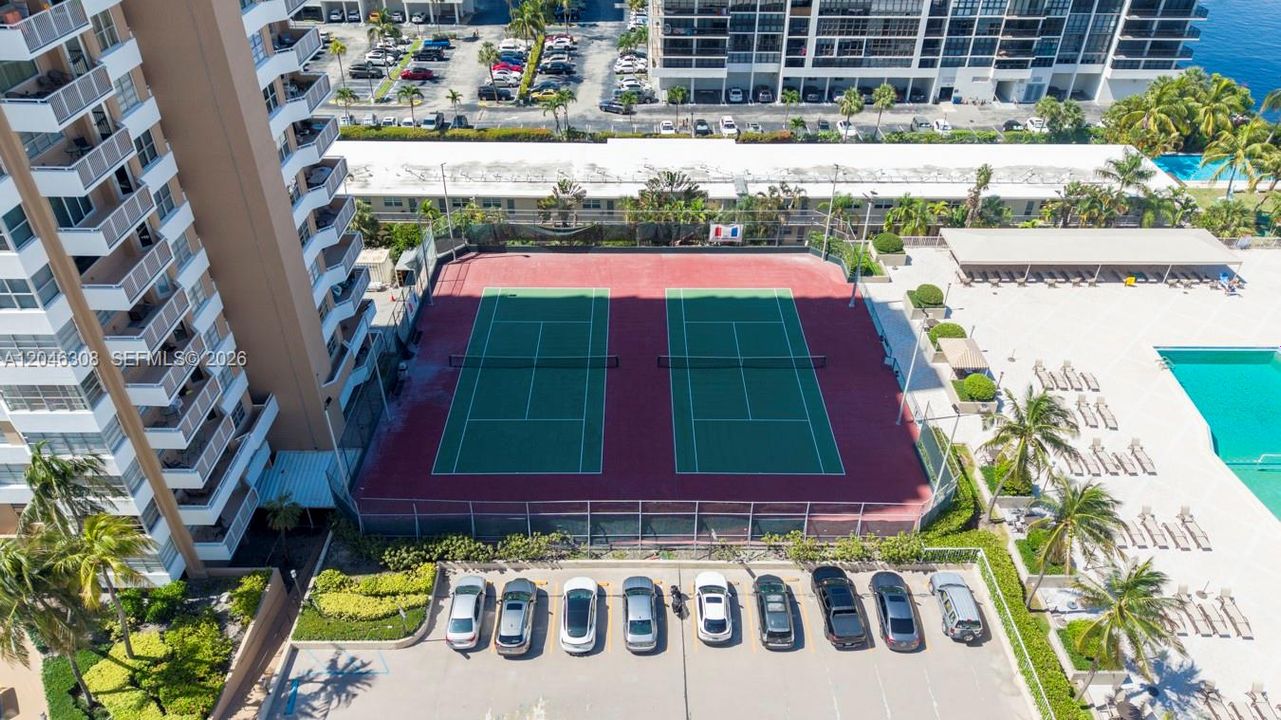 For Sale: $340,000 (1 beds, 1 baths, 798 Square Feet)