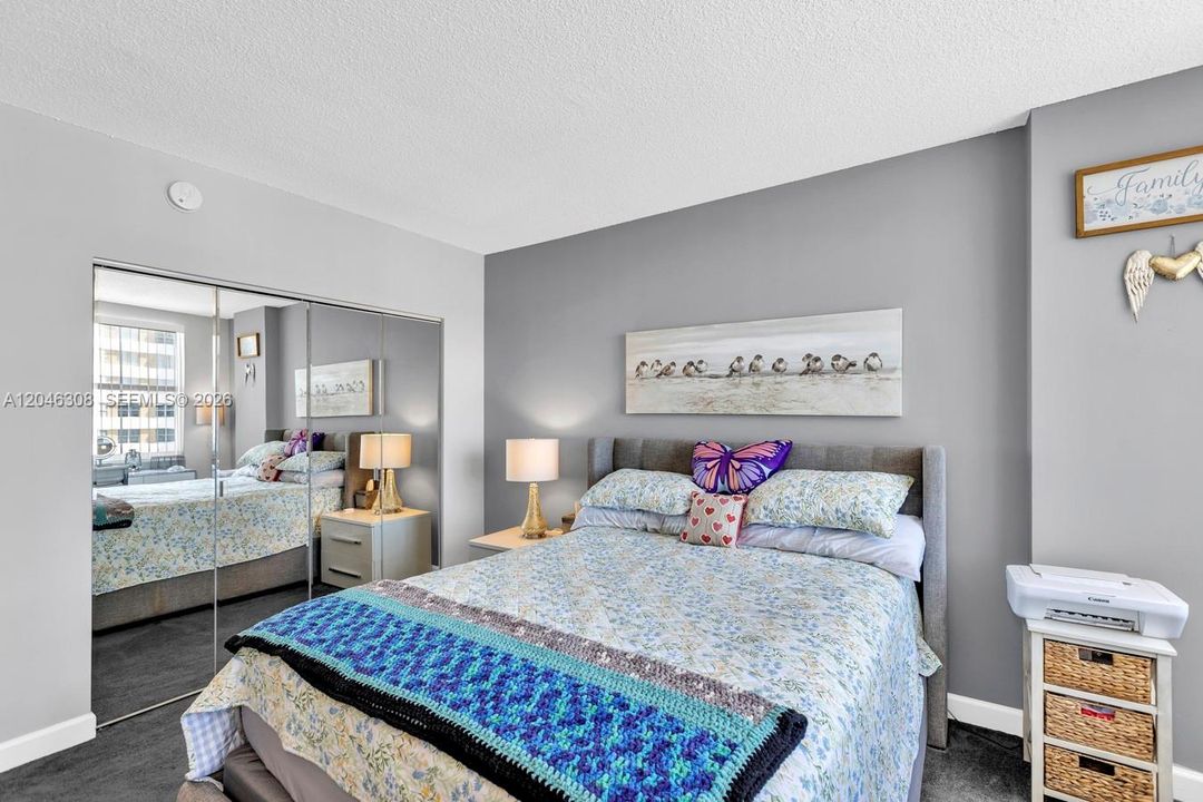 For Sale: $340,000 (1 beds, 1 baths, 798 Square Feet)