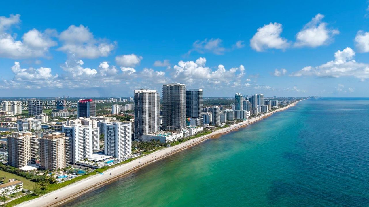 For Sale: $340,000 (1 beds, 1 baths, 798 Square Feet)
