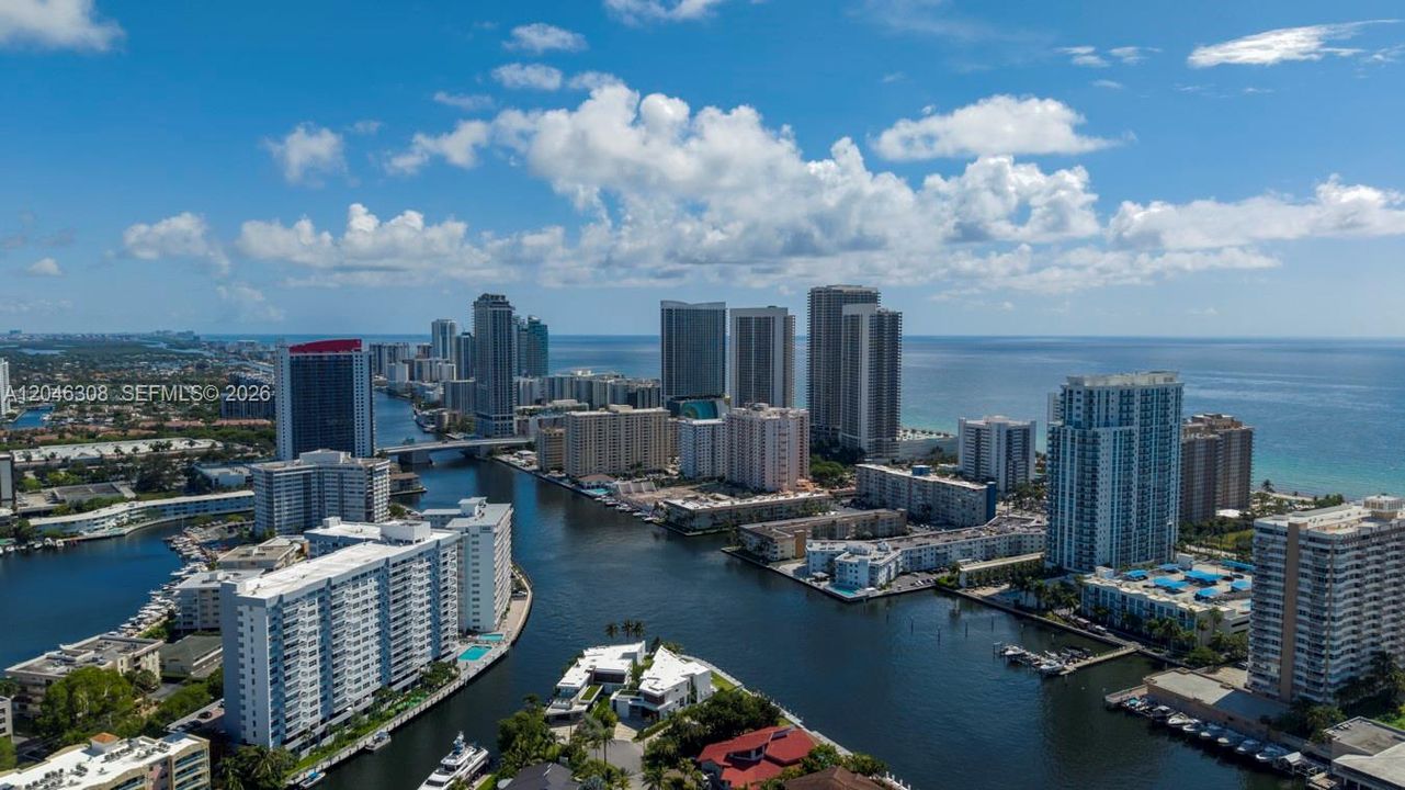 For Sale: $340,000 (1 beds, 1 baths, 798 Square Feet)
