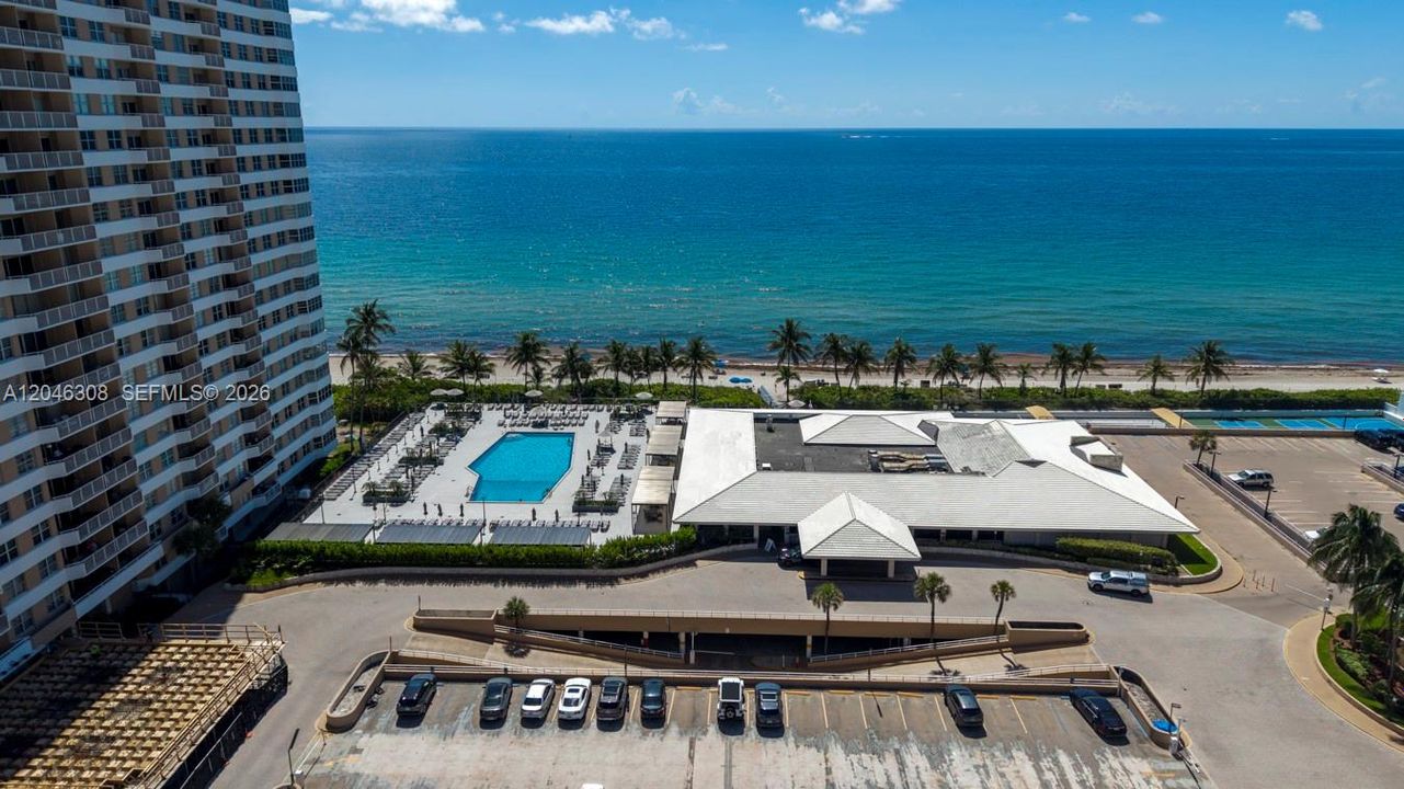 For Sale: $340,000 (1 beds, 1 baths, 798 Square Feet)