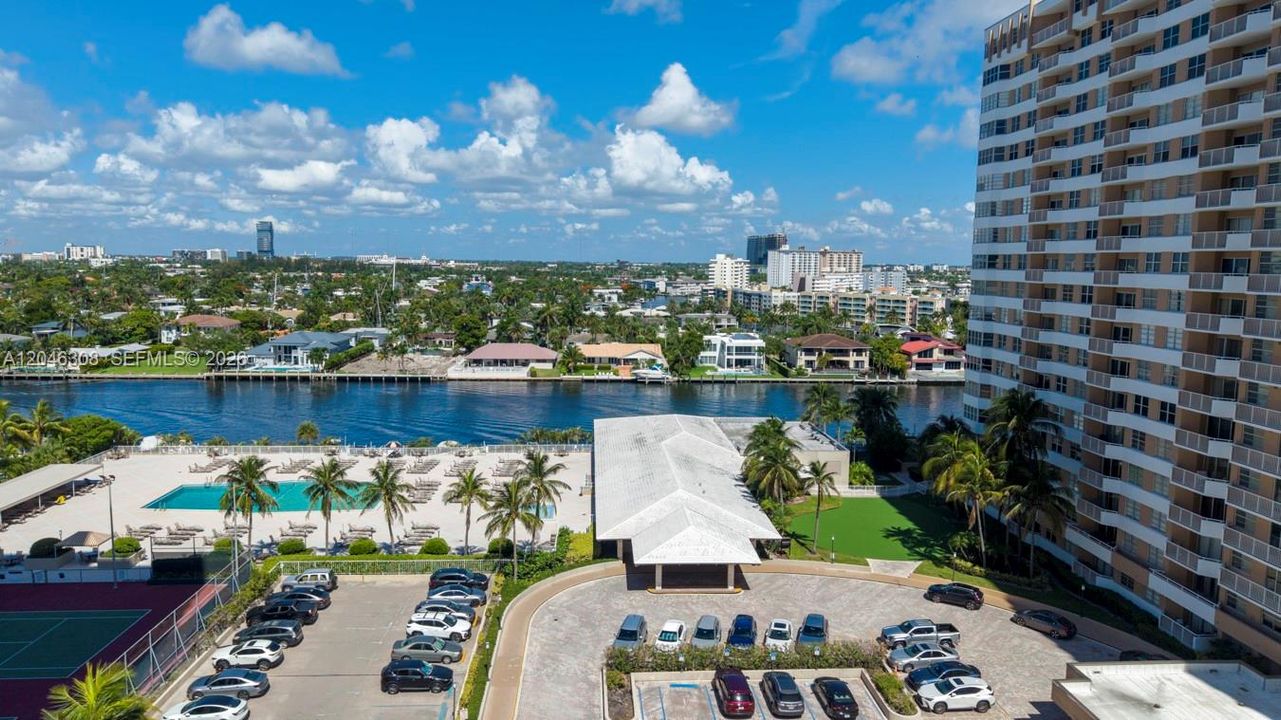 For Sale: $340,000 (1 beds, 1 baths, 798 Square Feet)