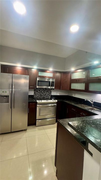В аренду: $3,250 (2 спален, 2 ванн, 1228 Квадратных фут)