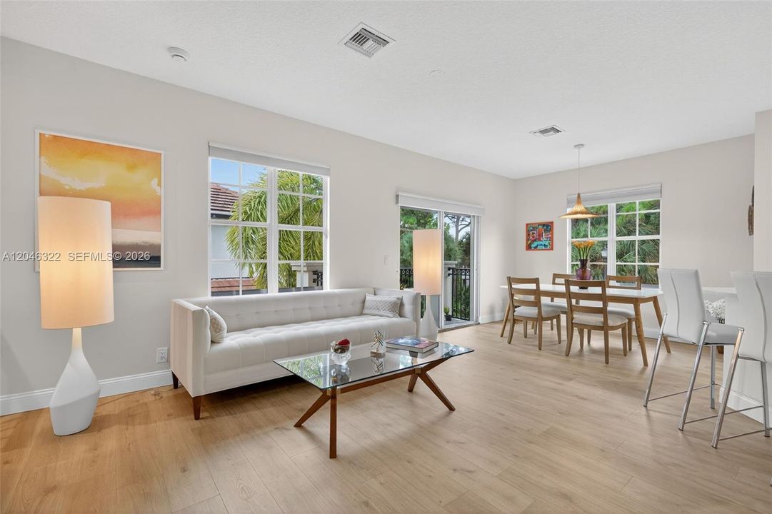 En Venta: $520,000 (2 camas, 2 baños, 1144 Pies cuadrados)