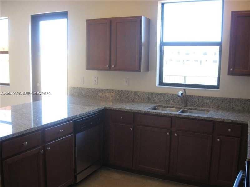 В аренду: $3,300 (3 спален, 2 ванн, 2104 Квадратных фут)