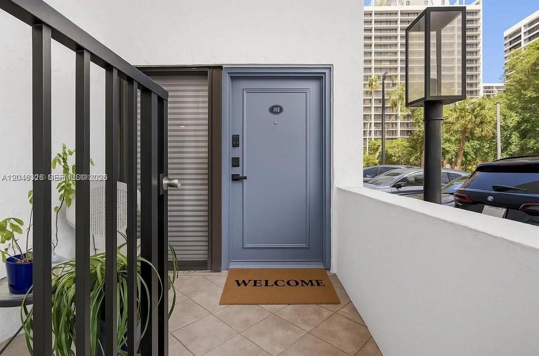 For Sale: $500,000 (1 beds, 1 baths, 534 Square Feet)